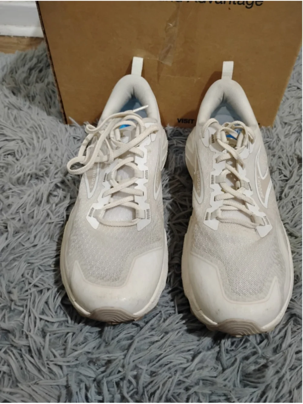 Brooks Cascadia 18 Women's Size 12 White Trail Adapt Running Shoes 1204161B146